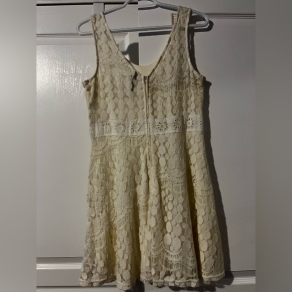 Lace summer dress - Picture 2 of 2